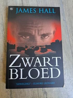 Thriller Zwart bloed van James Hall