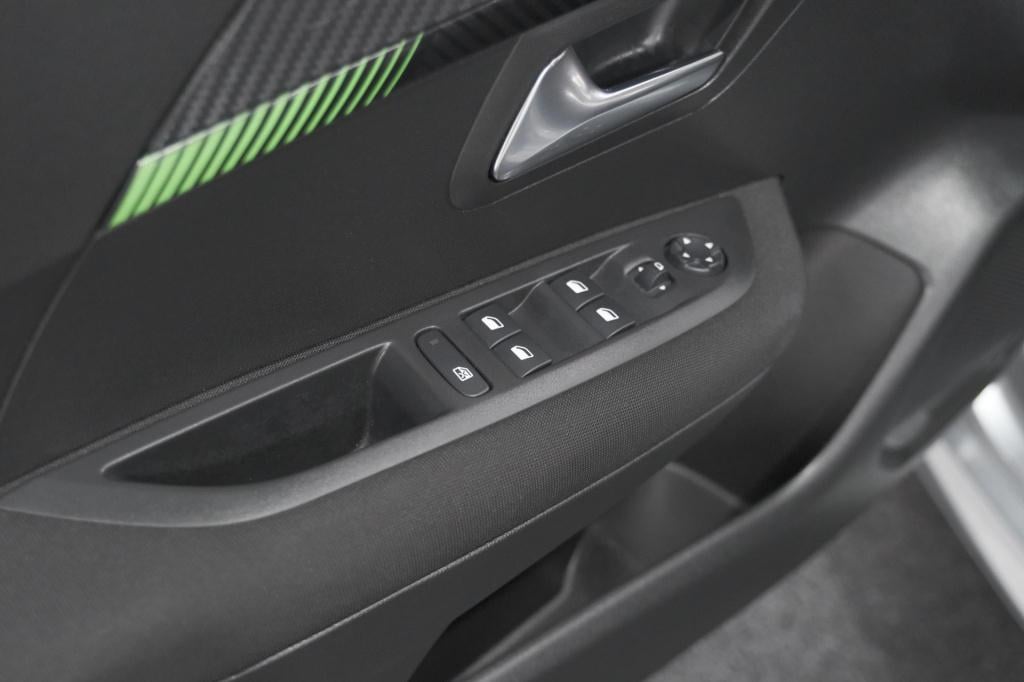 Peugeot 208 puretech 100 active | parkeersensoren | navigatie | apple carpl