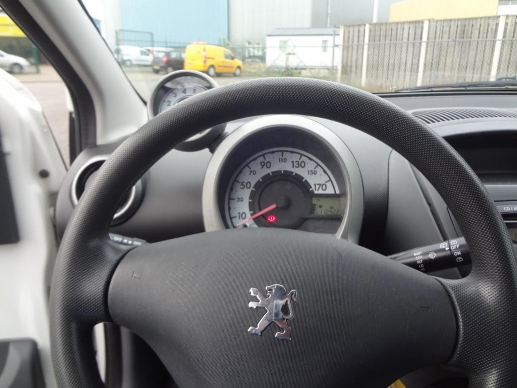 Peugeot 107 1.0-12v xs