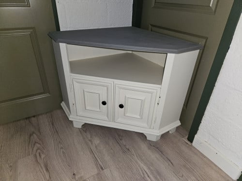 GRATIS TV hoekkastje
