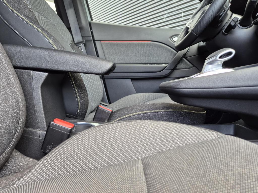 Renault Captur 1.3 mild hybrid 160 edc automaat techno camera, stoel/stuur 