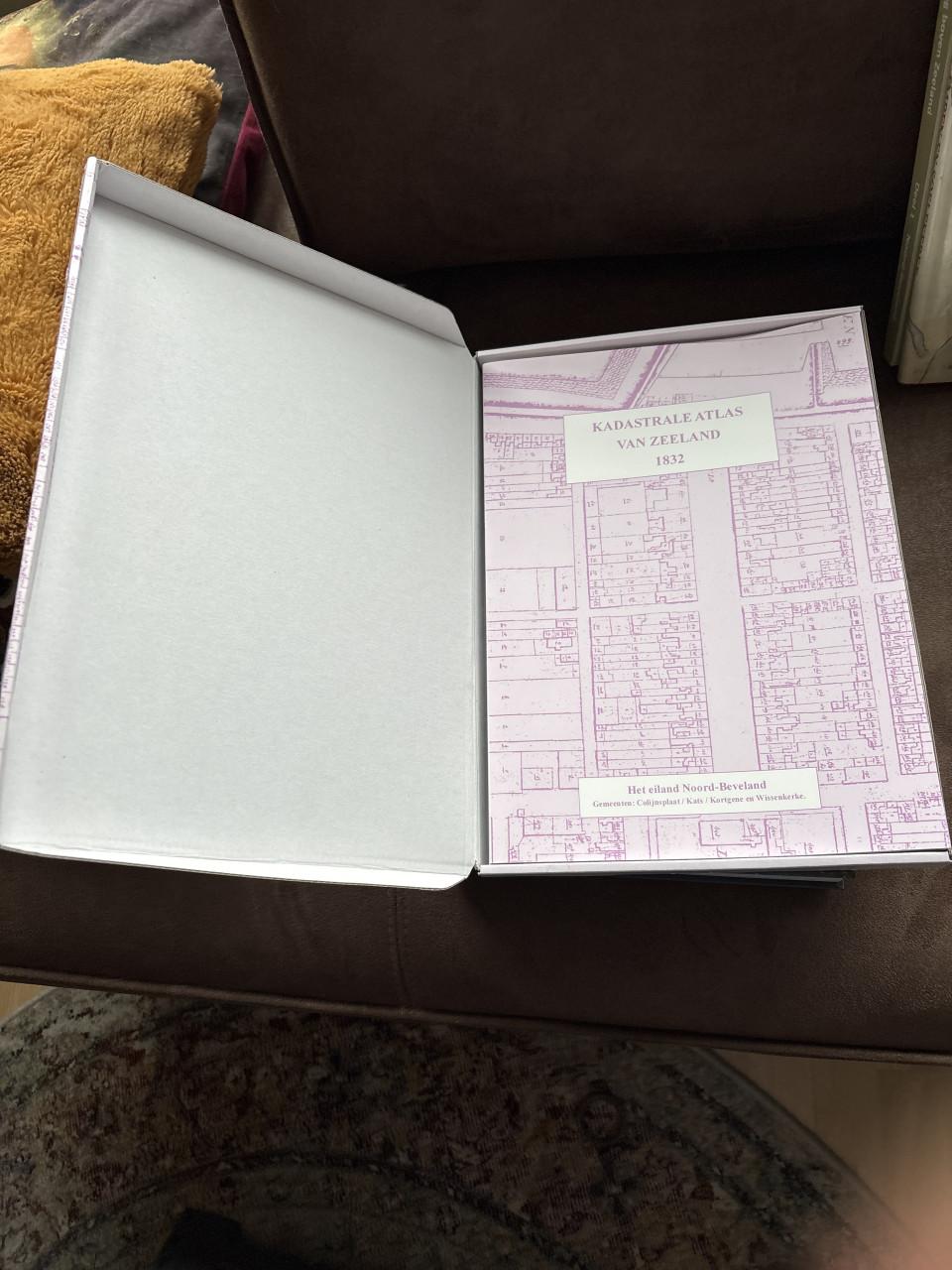 Boeken en kadastrale atlas Noord-Beveland