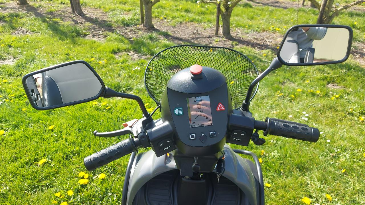 Scootmobiel 10 jaar oud mooi maar toch wat onderhoud nodig