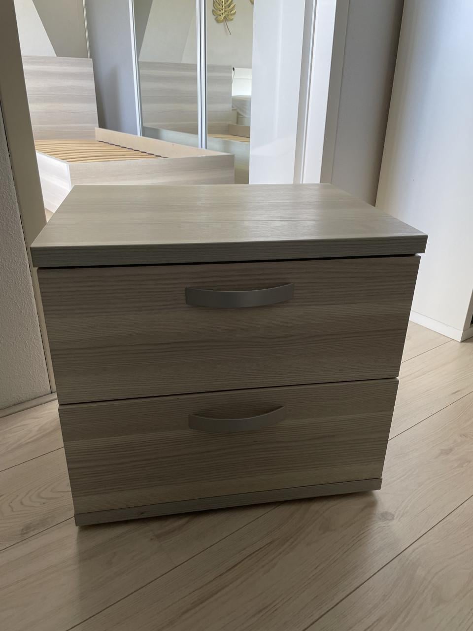 Eenpersoonsbed+lattenbodem+nachtkastje