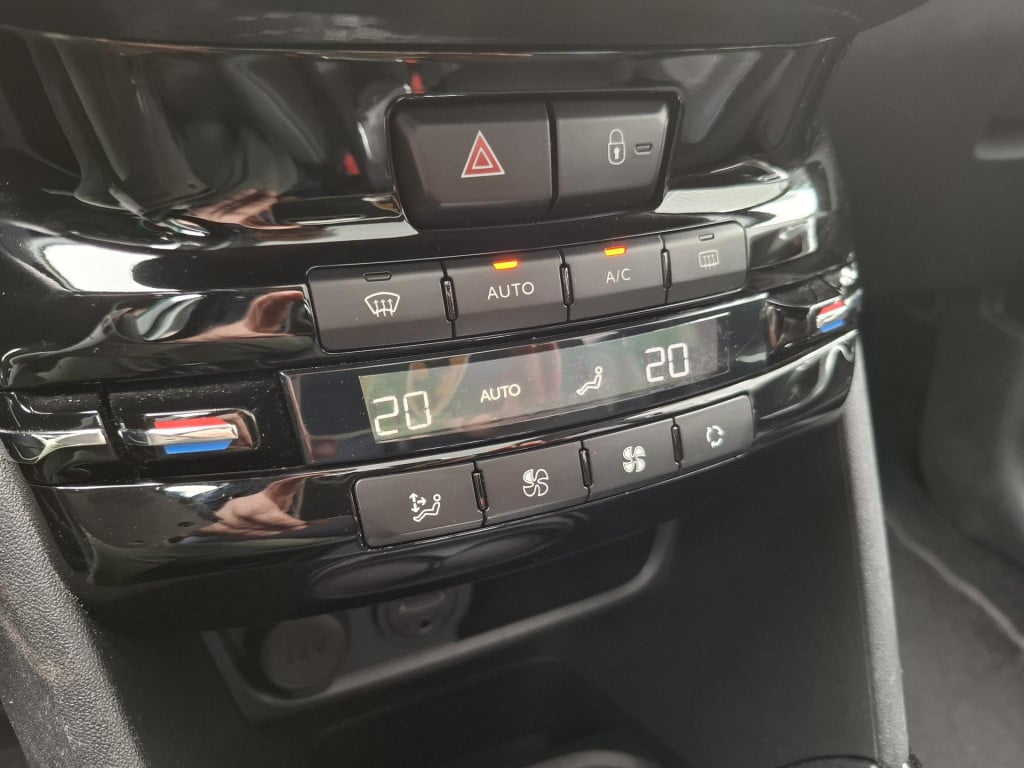 Peugeot 2008 suv 1.2 allure automaat pano/clima/trekhaak