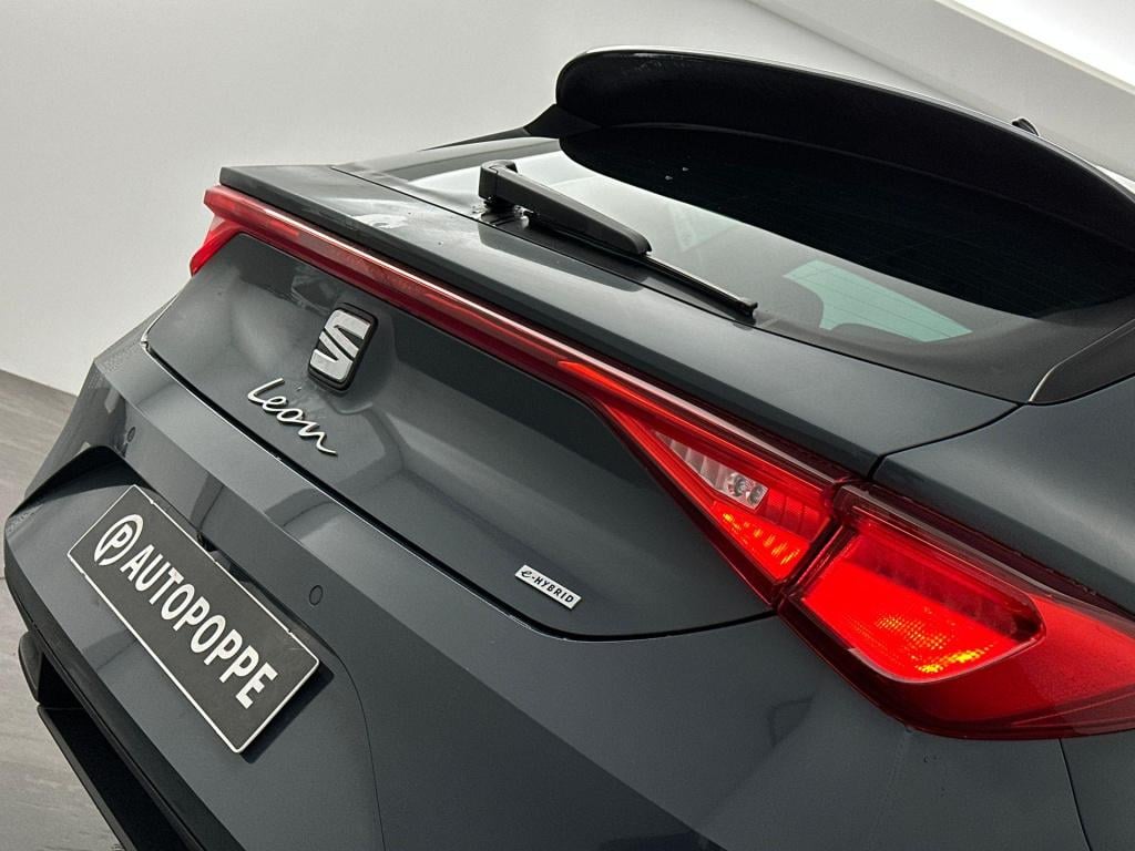 Seat Leon style business intense 1.5 tsi ehybrid 150 kw / 20