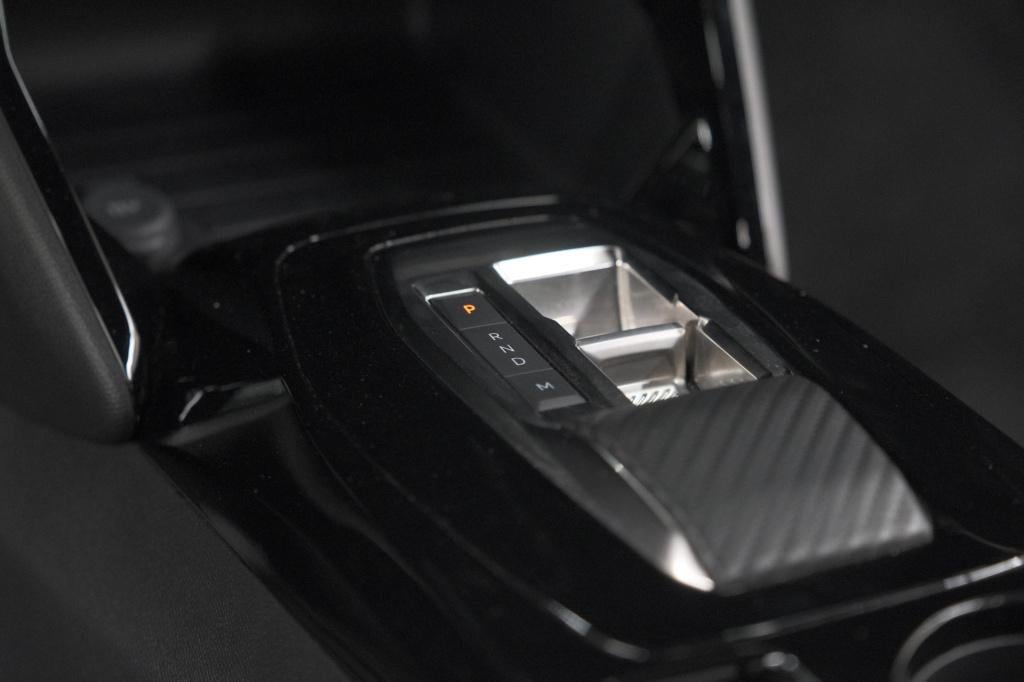 Peugeot 2008 puretech 130 eat8 allure | camera | navigatie | apple carplay 