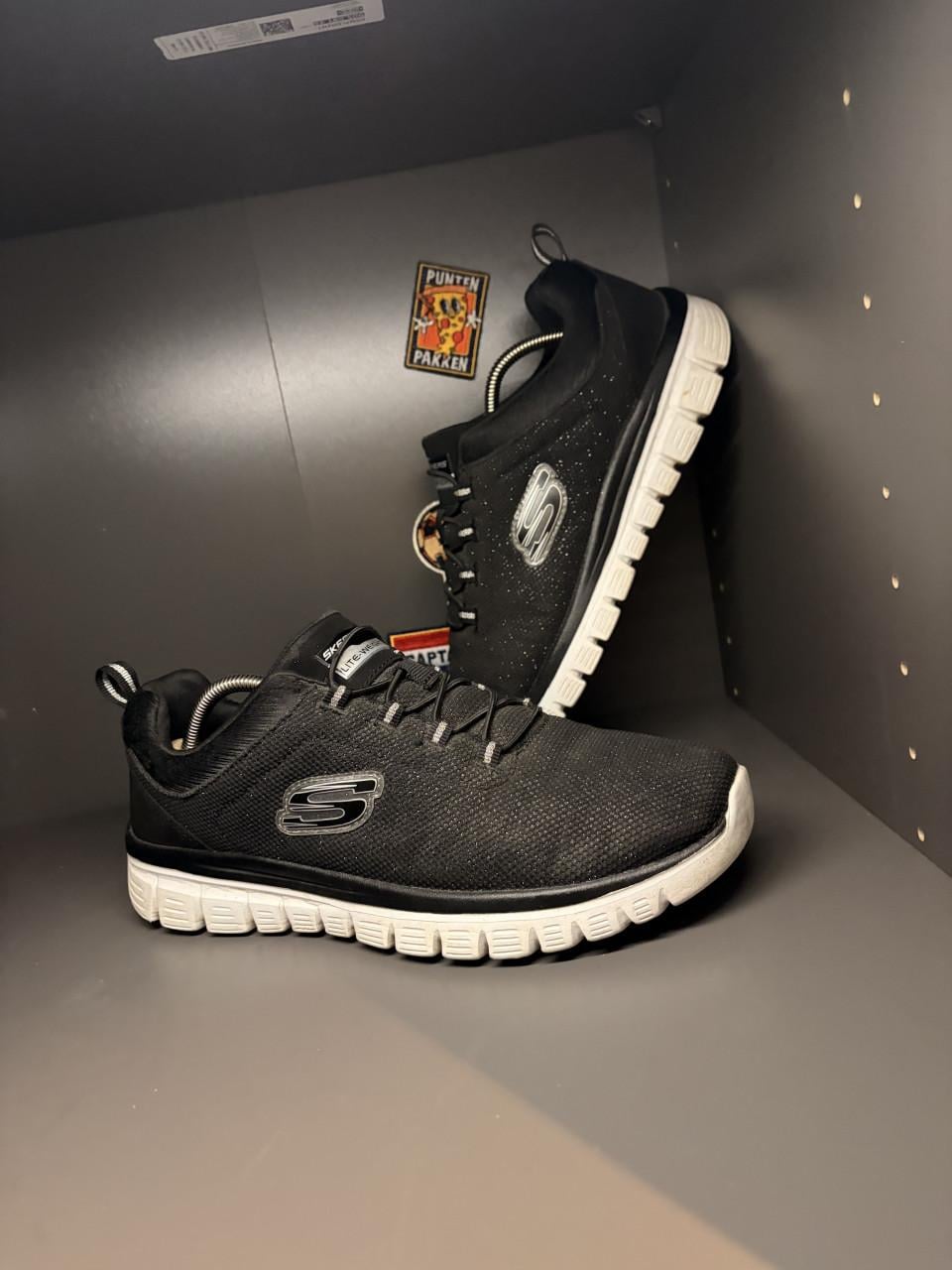 Skecher zwart maat 39