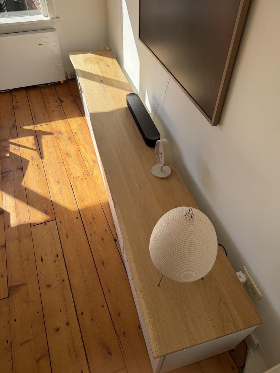 Ikea Besta TV meubel met eikenhouten plank (300x44cm)