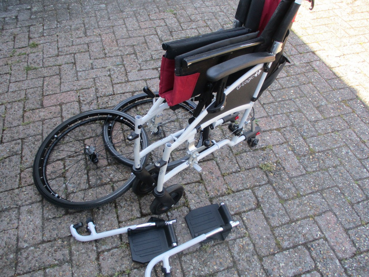 Zgan G-Logic+ opvouwbare lichtgewicht rolstoel met neerklapbare rugleuning