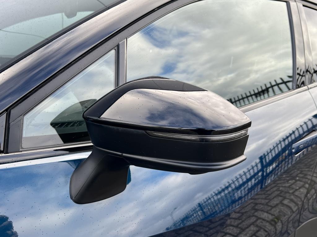 Toyota C-hr 1.8 hybr 140 first