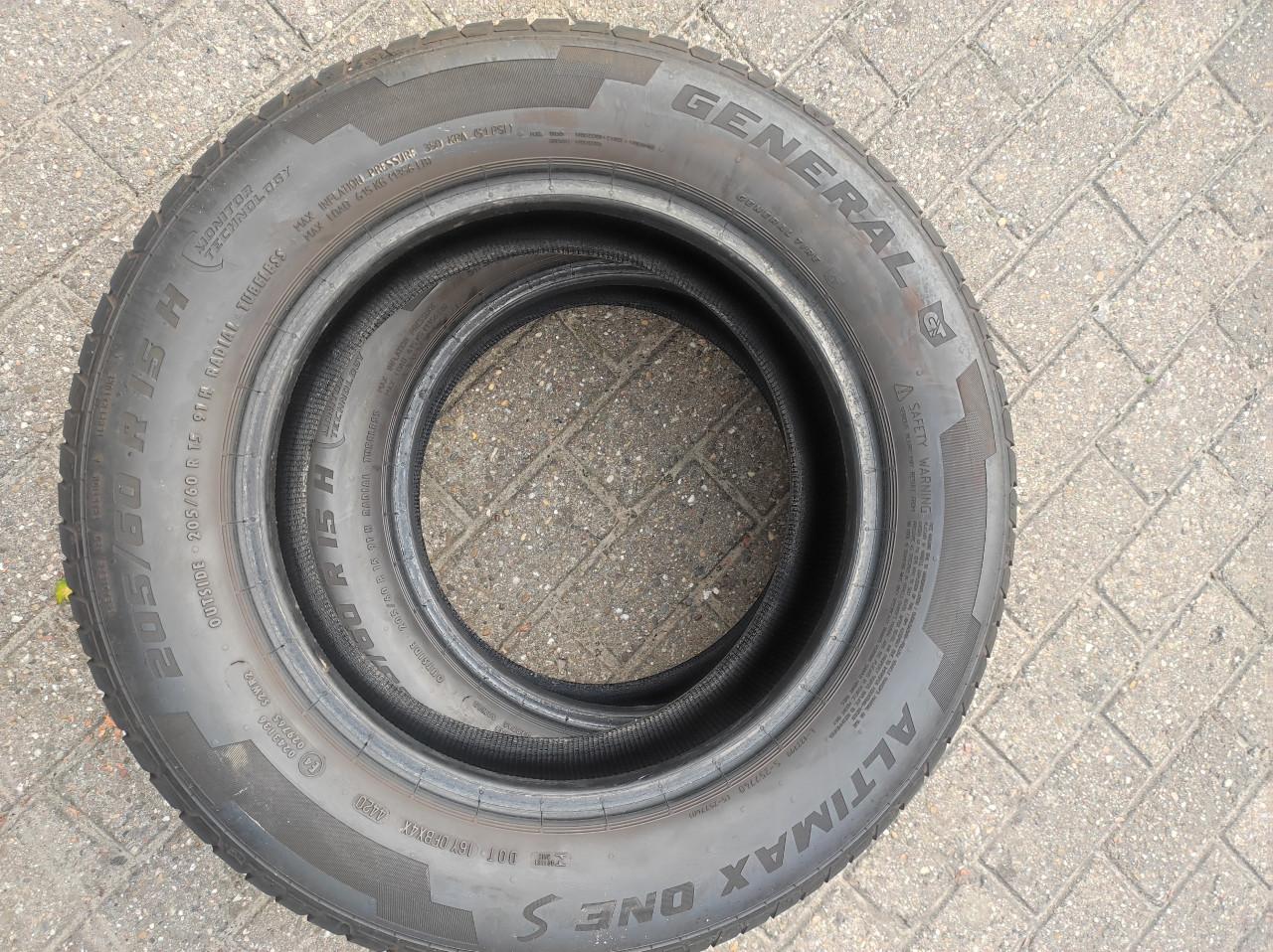 Twee stuks General Altimax One S zomerbanden 205/60 R15 91H
