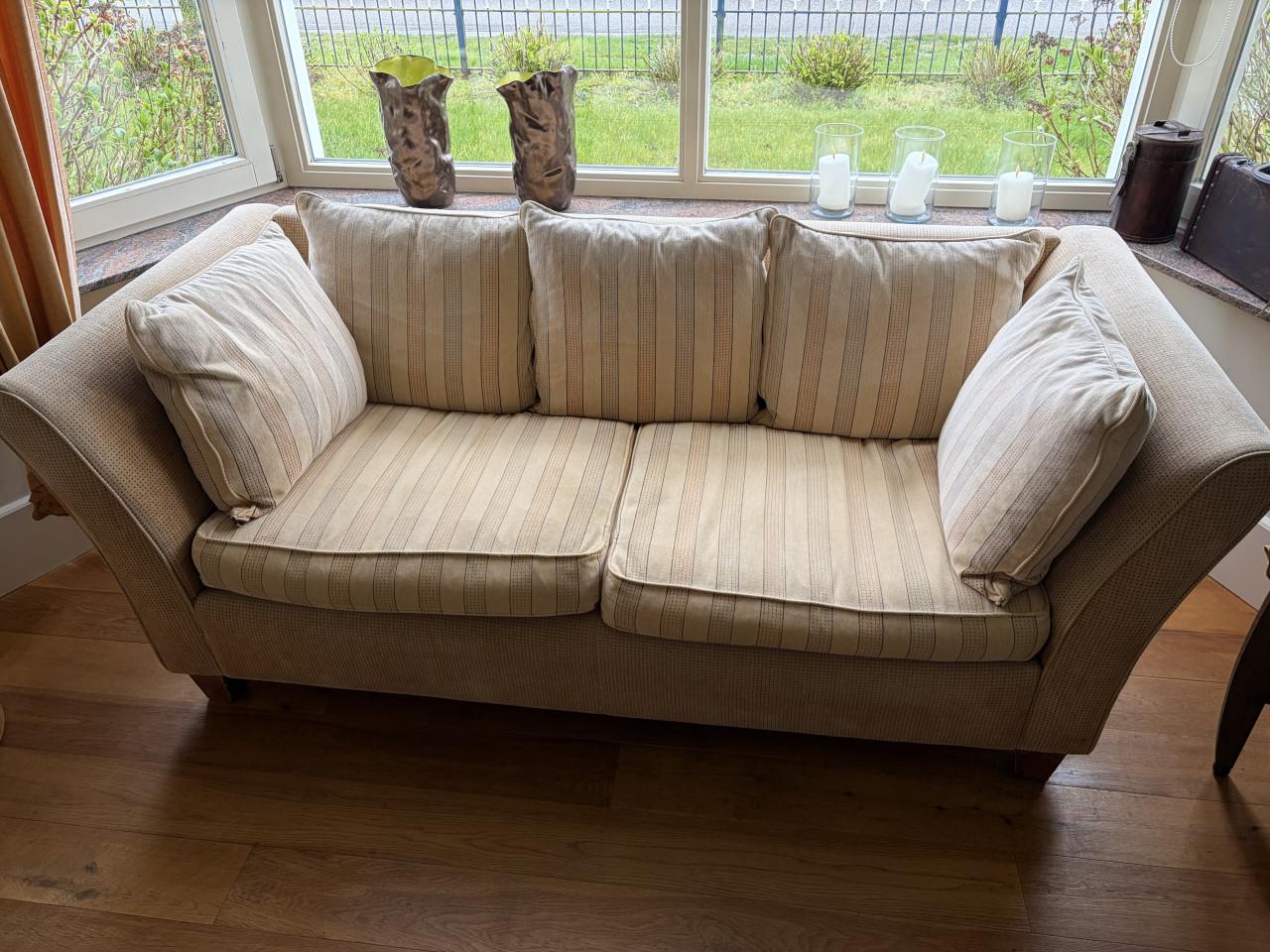 Gratis af te halen; set van 2 banken