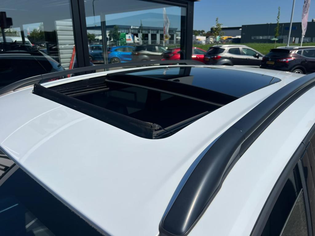 Ford Kuga 1.5 ecoboost 150pk 2wd st line ,panodak , trekhaak , carplay