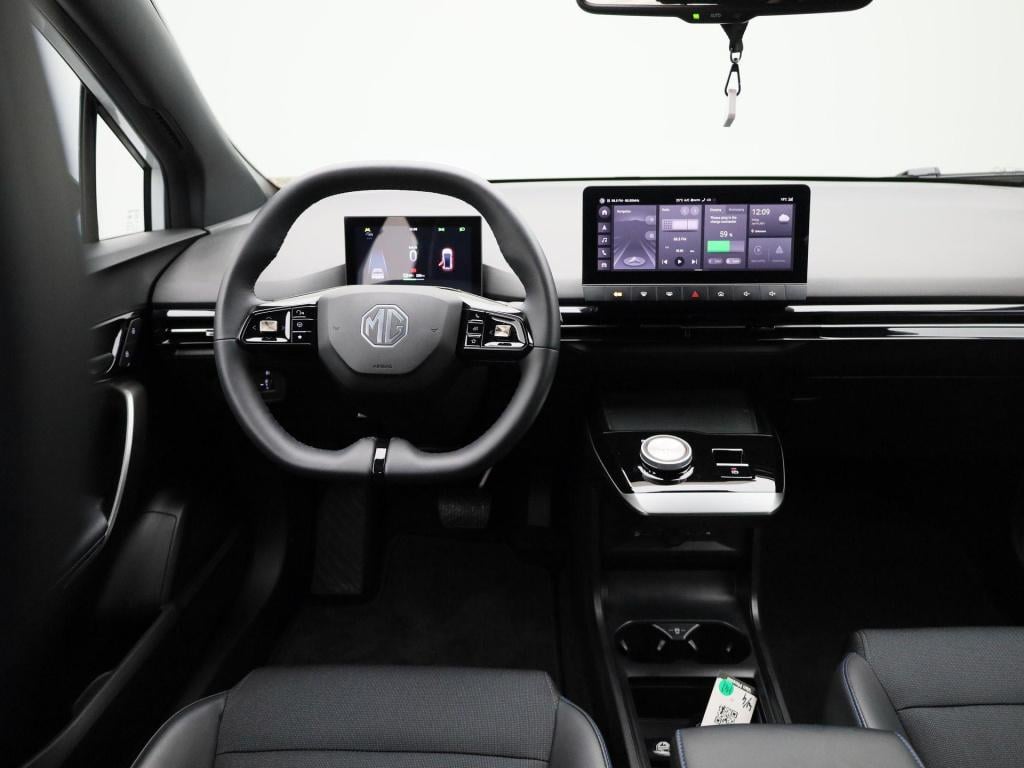 MG Mg4 64 kwh luxury | automaat | navigatie | climate control | apple carpl