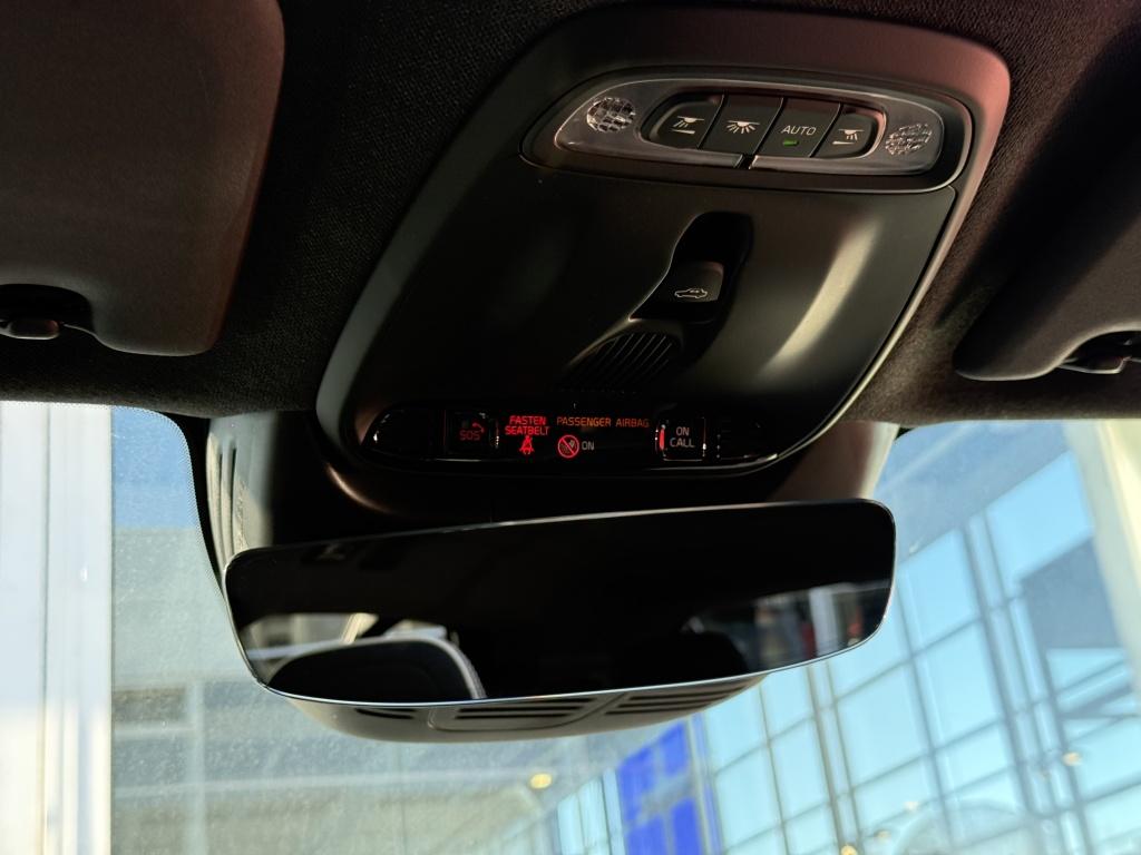 Volvo XC40 t4 211pk recharge r-design| pano| adap.cruise| trekhaak| camera