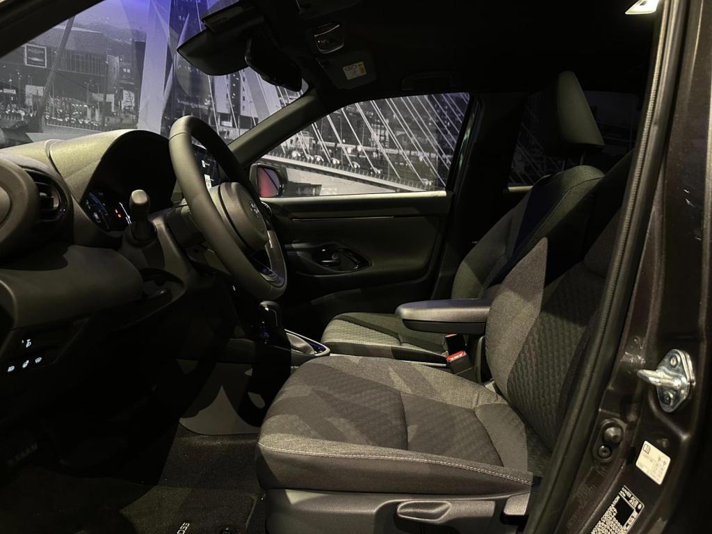 Toyota Yaris Cross 1.5 hybrid 130 dynamic *acc*winterpakket*camera*17inch*