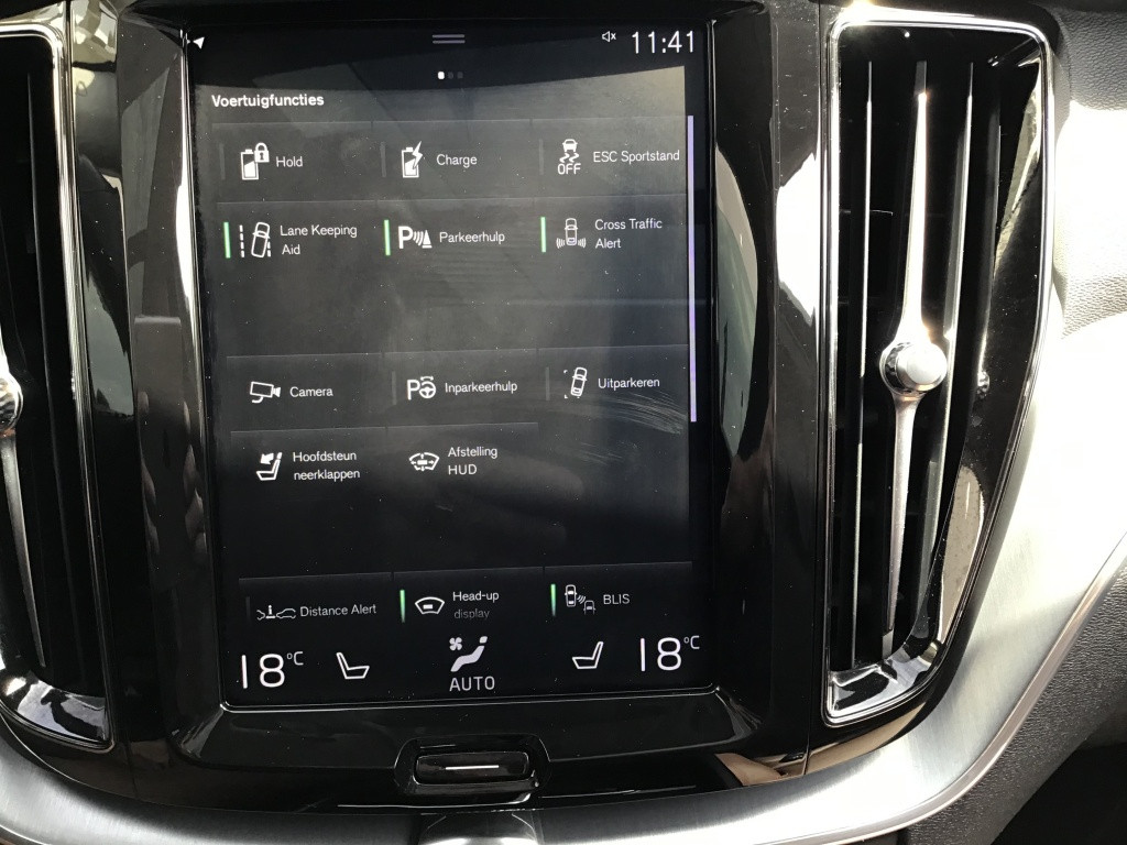 Volvo XC60 t8 390pk recharge mo.pro leder/luchtvering/h.k. audio/360 camera