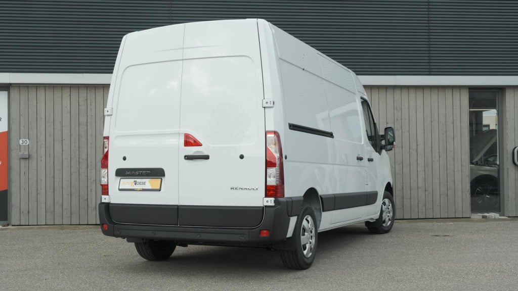 Renault Master t33 2.3 dci 135 l2h2 comfort | direct leverbaar | navigatie 
