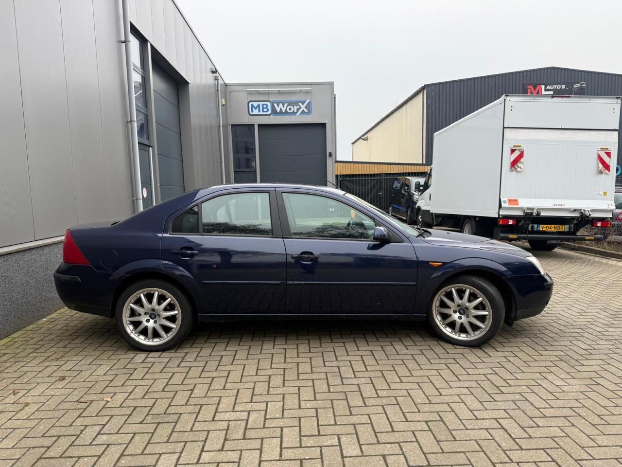 Ford Mondeo 2.0-16V Trend Automaat