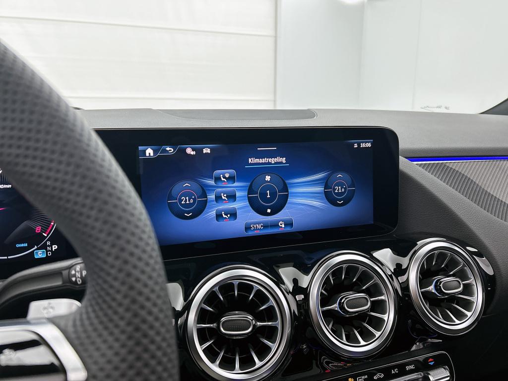 Mercedes-Benz Gla-klasse 180 business solution amg | premium plus pakket | 