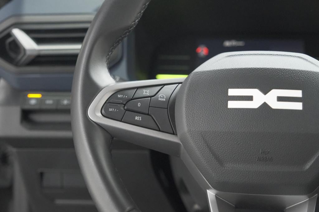 Dacia Duster mild hybrid 130 expression | camera | stoelverwarming | apple 