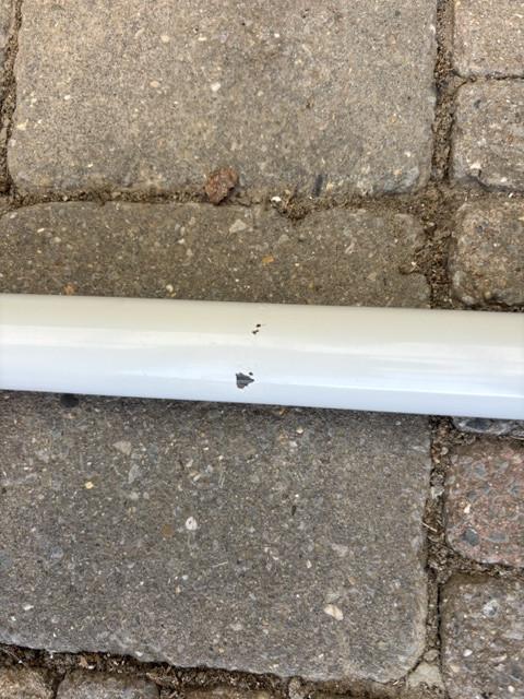 3 stoere stevige kantine tafeltjes met stalen frame