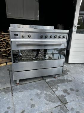 Gasfornuis Smeg, 6 pitten, grote oven.