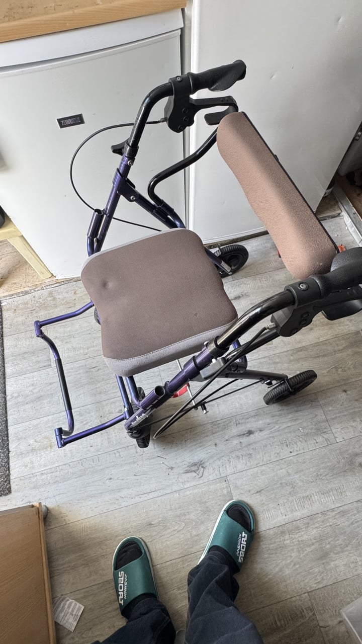 Rollator en rolstoel in 1
