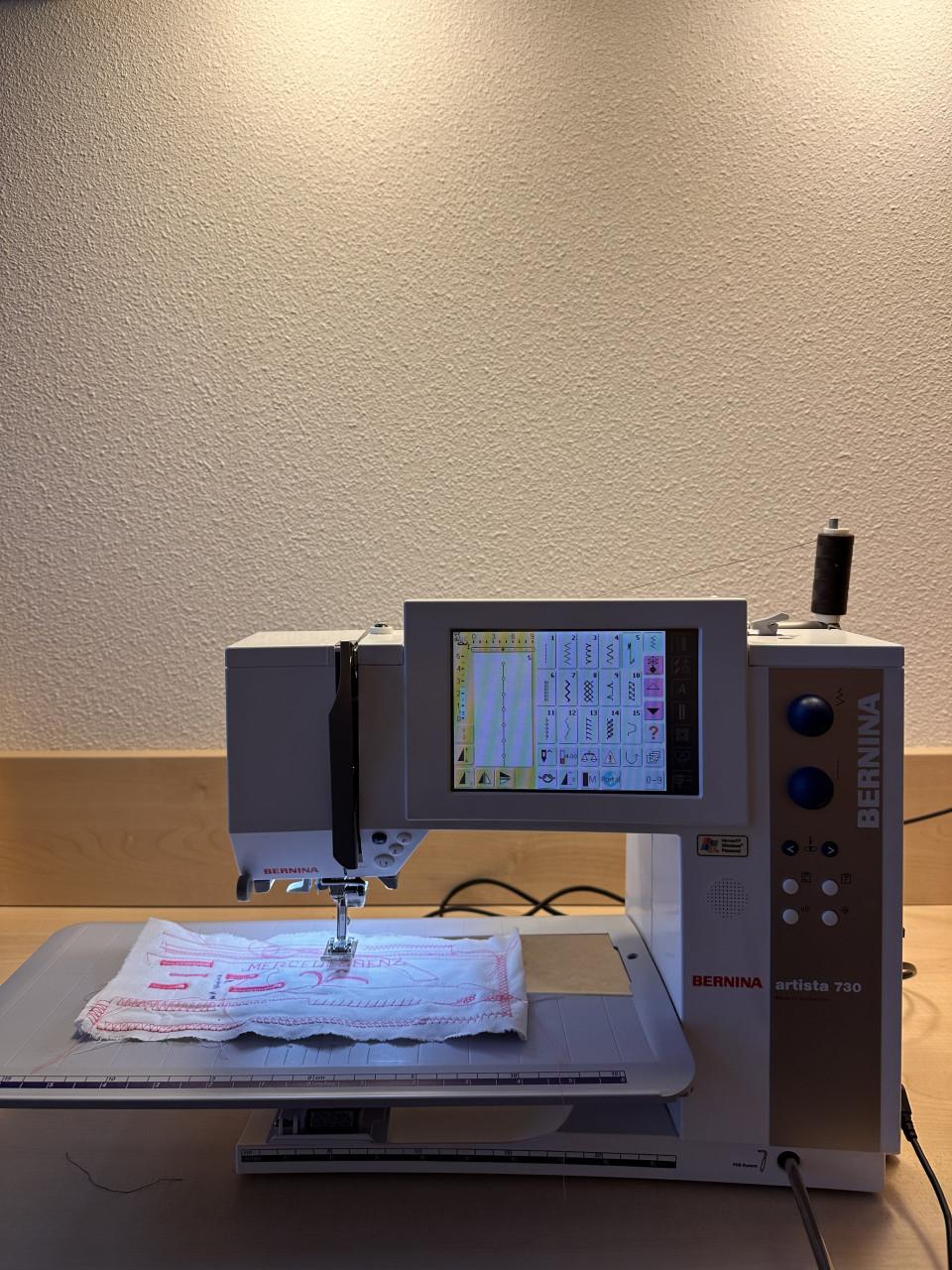 Naaimachine Bernina Arista 730 borduurnaaimachine