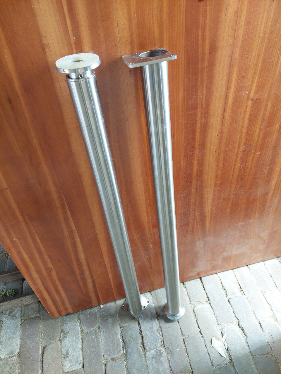 Keukentafel, 3 barkrukken.