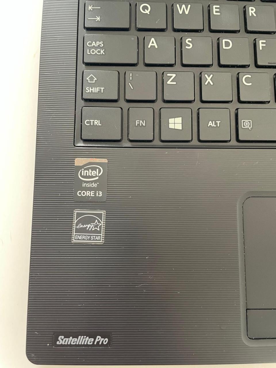 Toshiba 15.6 inch - met Windows 11, SSD, nieuwe accu & muis