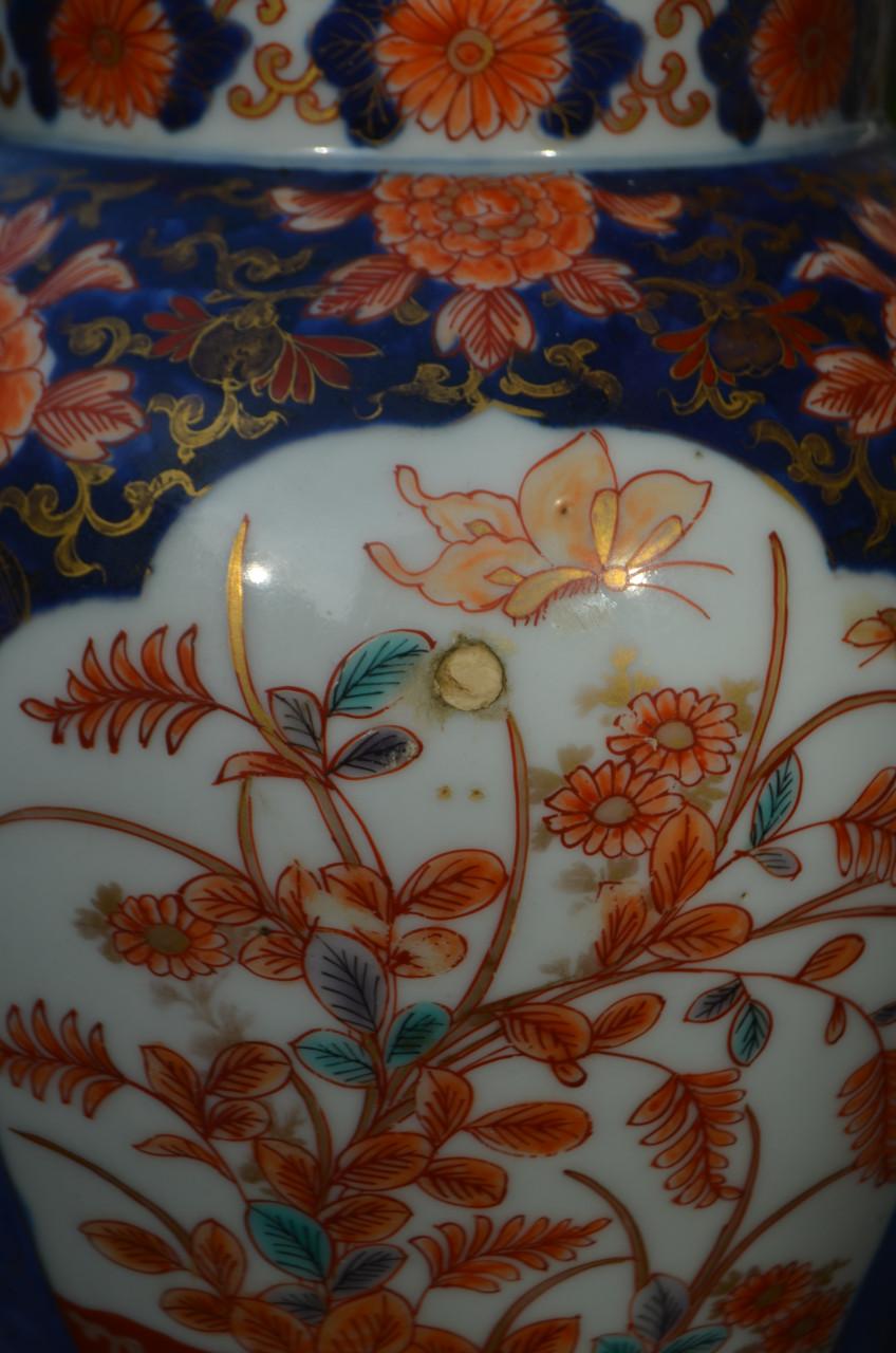 Paar Imari dekselvazen in puinstaat! 1 1/2 dan toch.