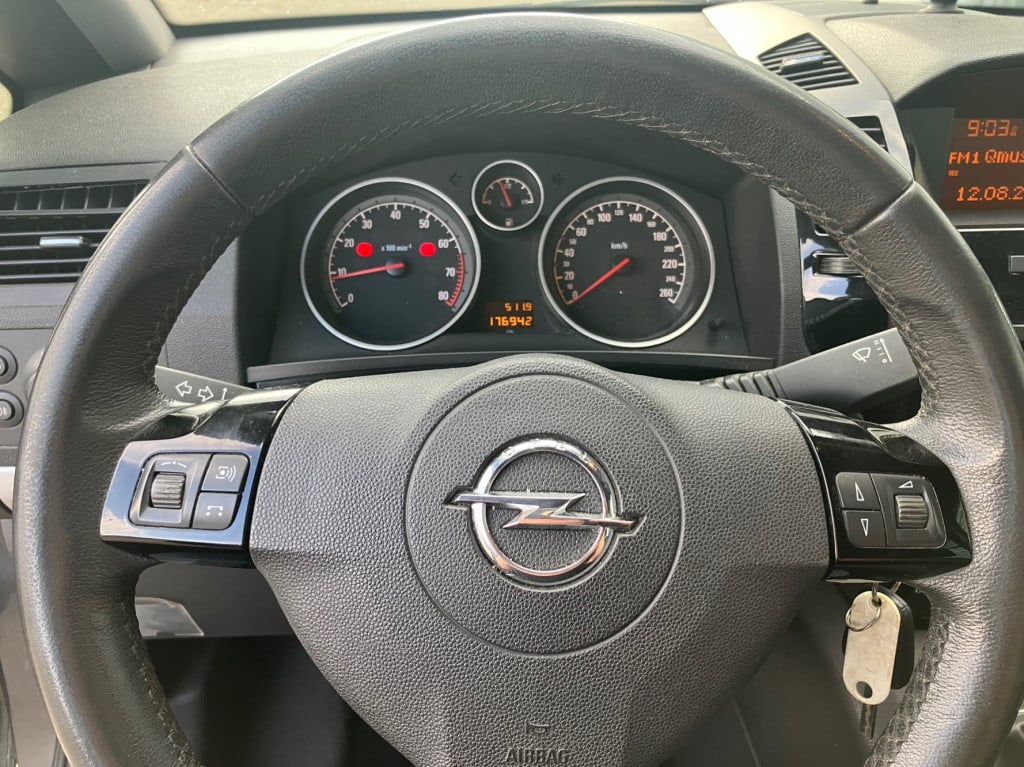 Opel Zafira 1.8 cosmo 7 persoons