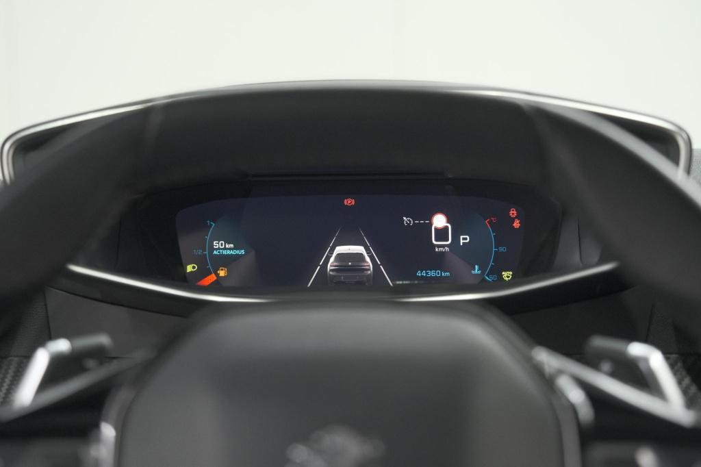 Peugeot 208 puretech 100 eat8 allure | camera | navigatie | apple carplay |