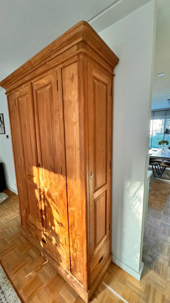 Teakhouten jagerskast