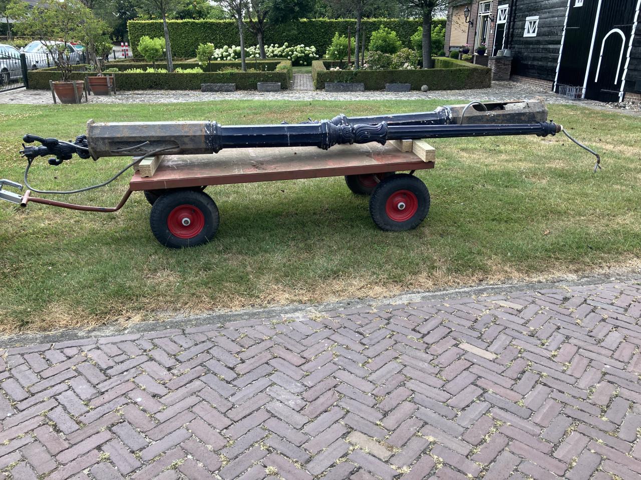 2 ouderwetse lantarenpalen