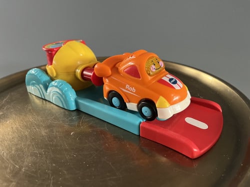 Toet toet race auto
