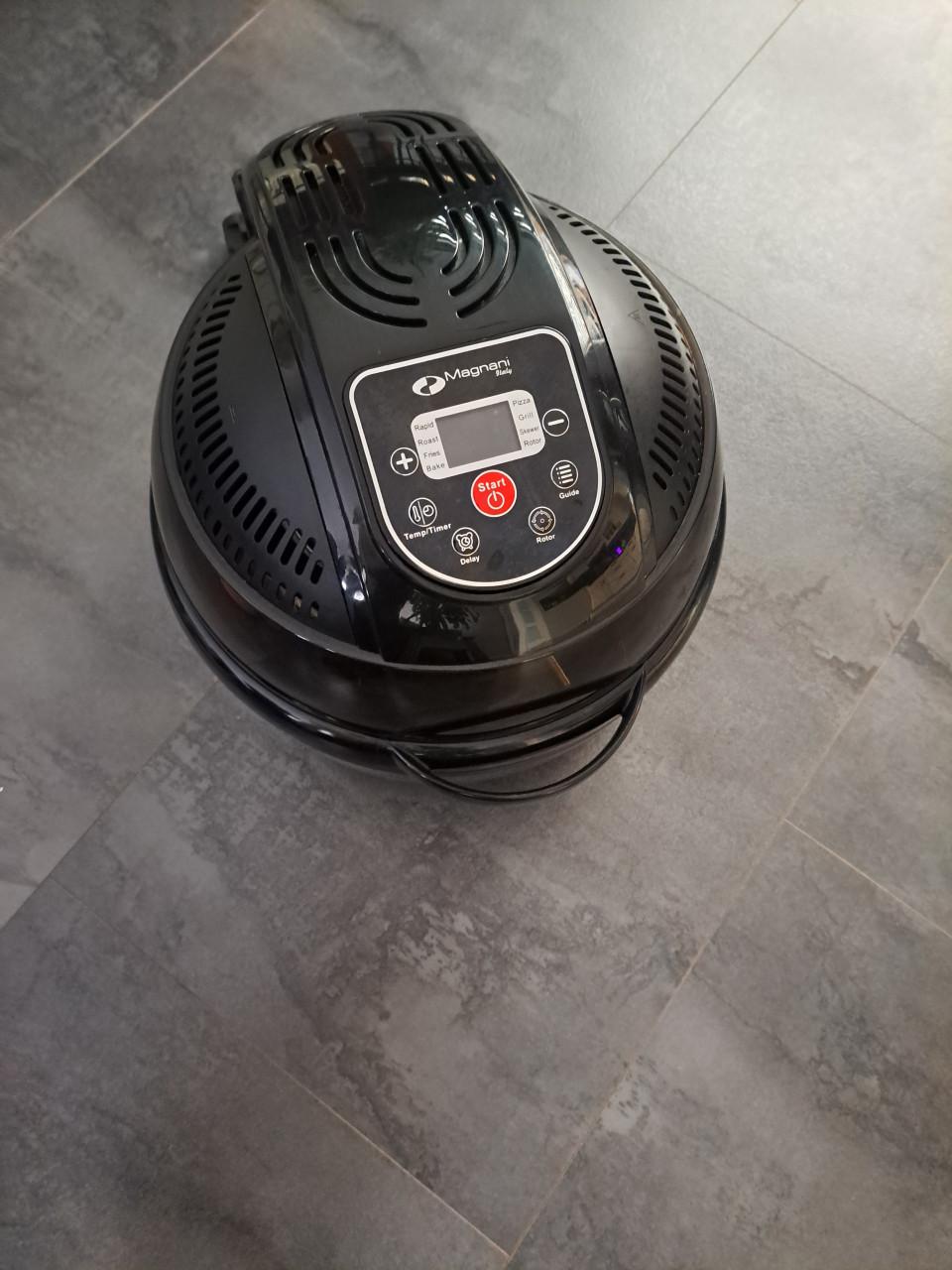 Air fryer met spil en draaiende kooi