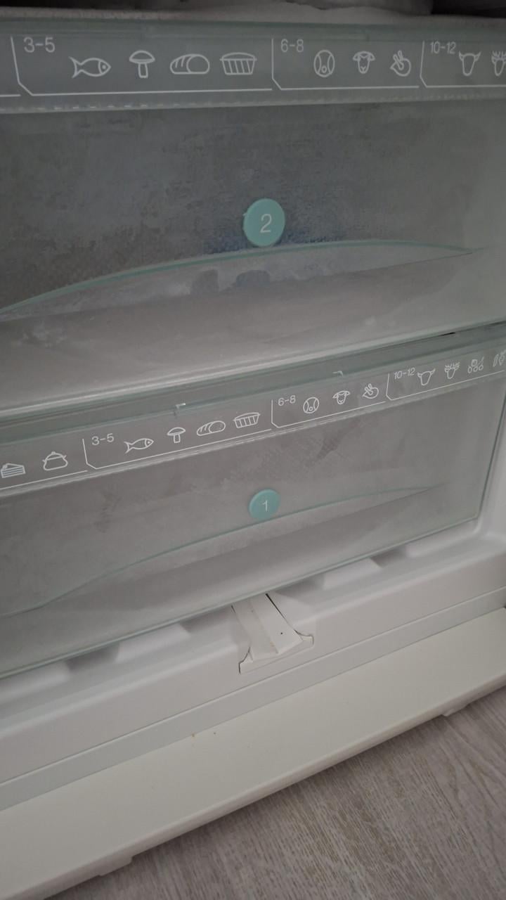 Koelkast met diepvrieskast