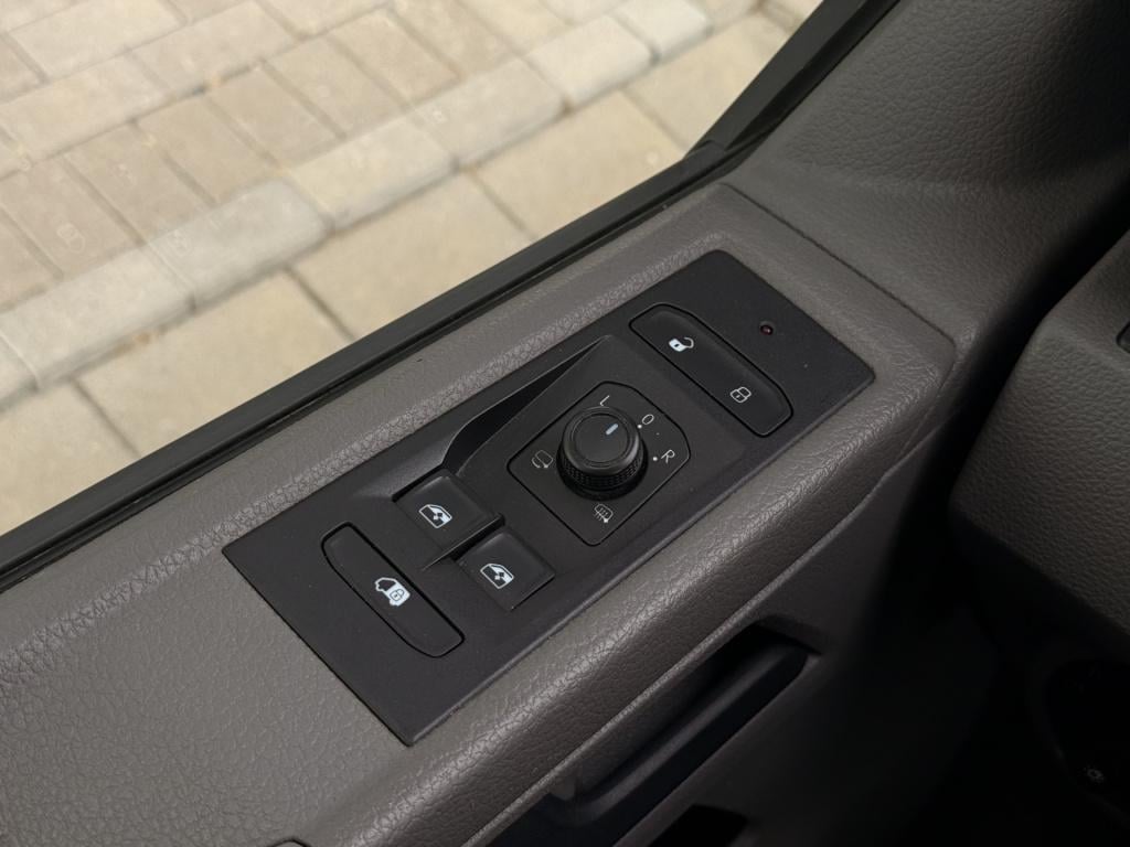 Volkswagen Transporter 2.0 tdi l1h1 30 | stoelverwarming | apple carplay | 