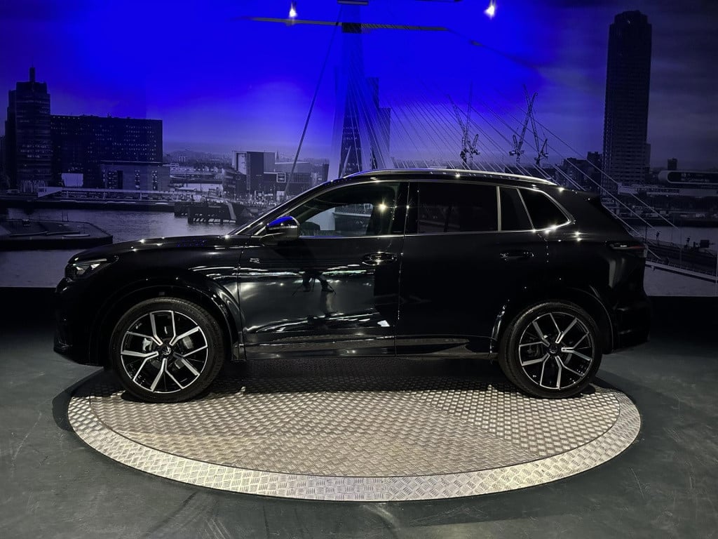 Volkswagen Tiguan 1.5 etsi r-line business *standkachel*pano*trekhaak*harma