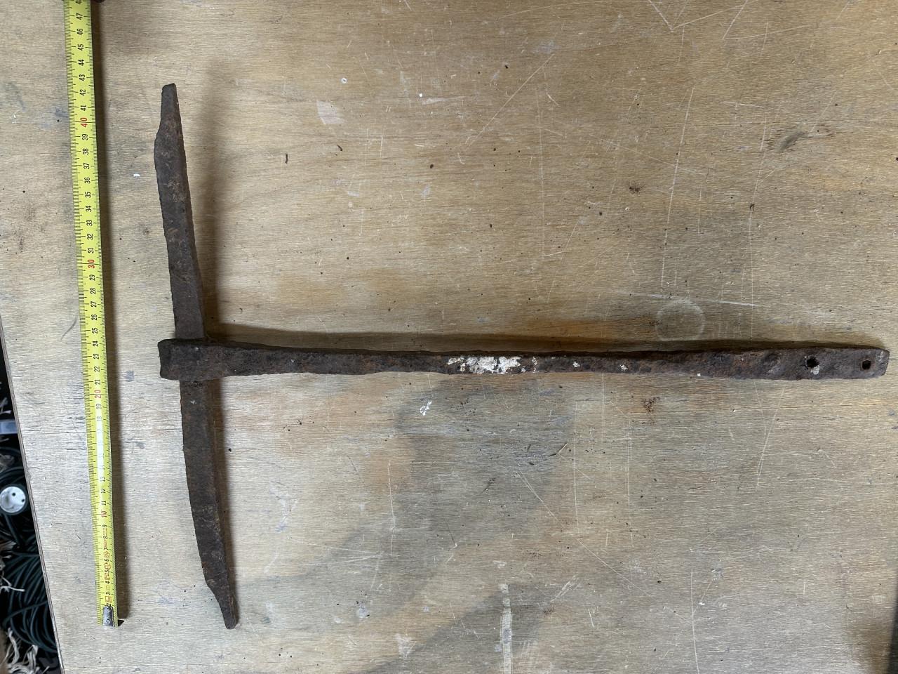 Antiek smeedijzer muuranker  3 stuks bedrag per stuk