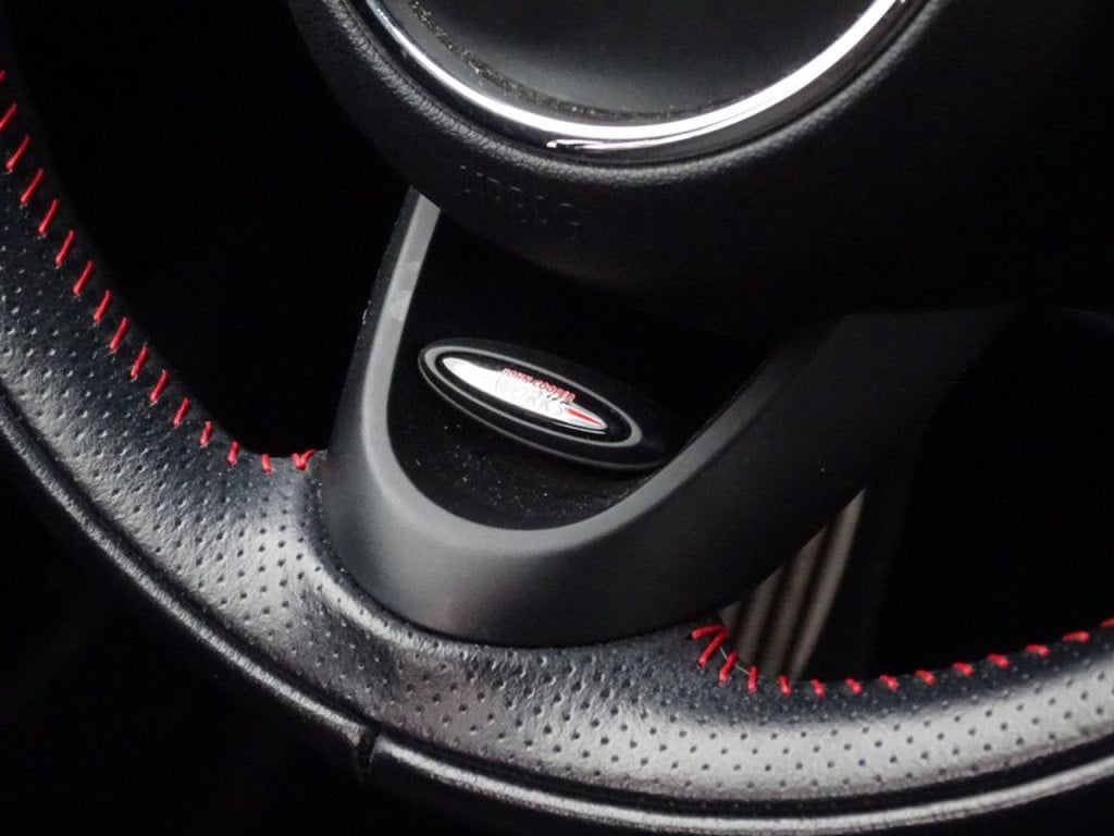 Mini Cooper mini 1.5 serious business automaat | jcw pack | king's cross