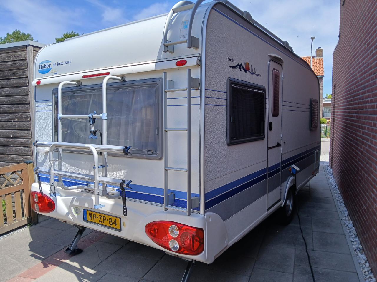 Caravan Hobby met mover en fietsendrger, zgan. voortent en luifel