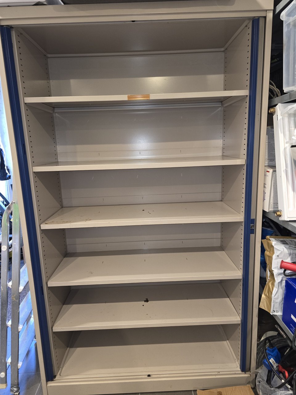 Metalen schuifdeur archiefkast