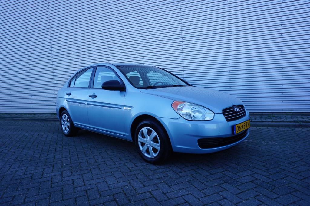 Hyundai Accent 1.6i dynamic airco / elektr. ramen / trekhaak / nap