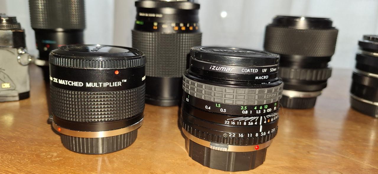 Olympus spiegelreflex camera (OM40) met diverse mooie lenzen