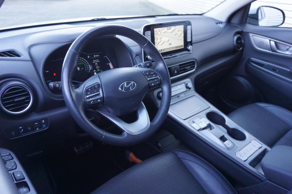 Hyundai Kona ev premium 64 kwh automaat - airco / navi / cruise / leder / s