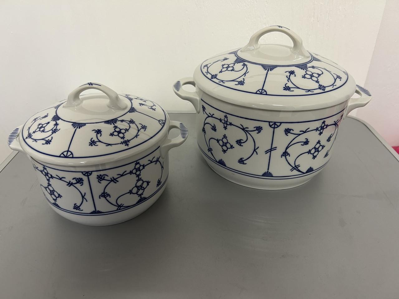 Blau-Saks Jäger servies. Porselein...zeer compleet....